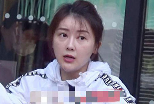 Mỹ nhân Trung Quốc chật vật nuôi 3 con