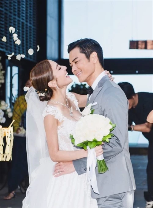 Trần Khải Lâm và Trịnh Gia Dĩnh trong ngày cưới năm 2018.