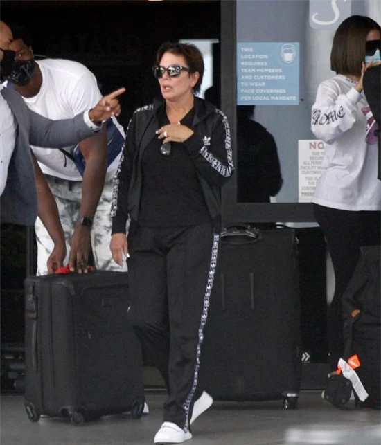 Bà Kris Jenner tham gia chuyến đi với các con.