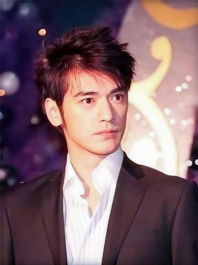 Mỹ nam đẹp hơn hoa khiến Song Hye Kyo, Trần Kiều Ân thầm thương trộm nhớ - Ảnh 1