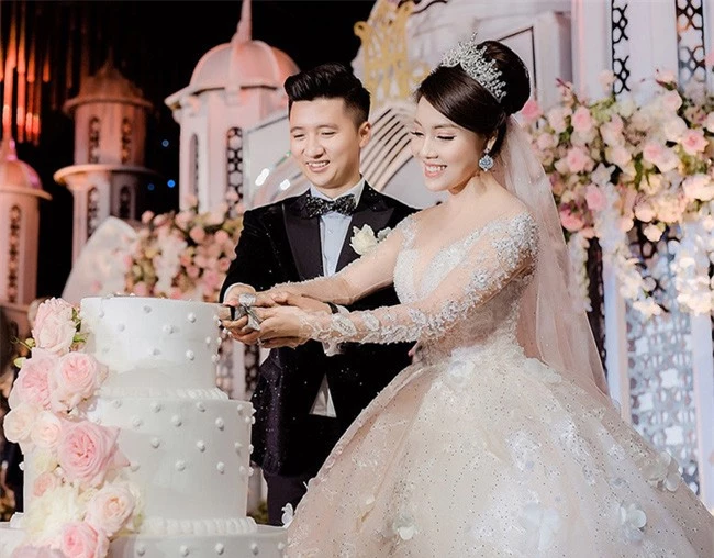 Trọng Hưng và Hà My trong đám cưới hồi tháng 10/2019.