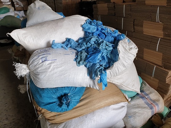 Bình Dương: Phát hiện trên 2 triệu chiếc găng tay y tế tái chế từ sản phẩm "bẩn"