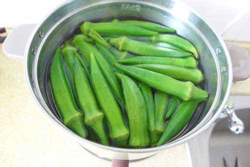 Luộc đậu bắp chỉ cần làm theo cách này hết sạch nhớt, nhiều người tấm tắc khen ngon