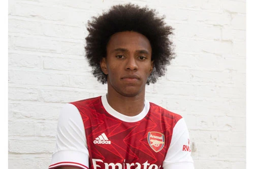 Willian chính thức gia nhập Arsenal.