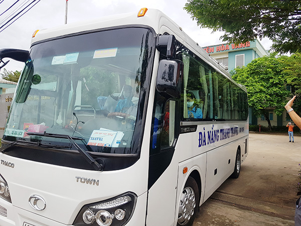 Đà Nẵng: Bệnh viện dã chiến Hòa Vang cho xuất viện thêm 9 bệnh nhân Covid-19 đã được điều trị khỏi