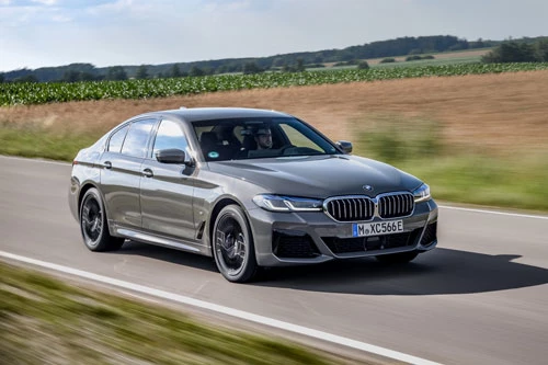 BMW 545e xDrive Hybrid 2021.