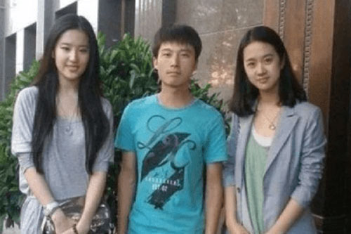 Lưu Diệc Phi từng thú nhận không có ai theo đuổi thời đi học, xem loạt ảnh này mới thấy điều cô nói quả thực chính xác