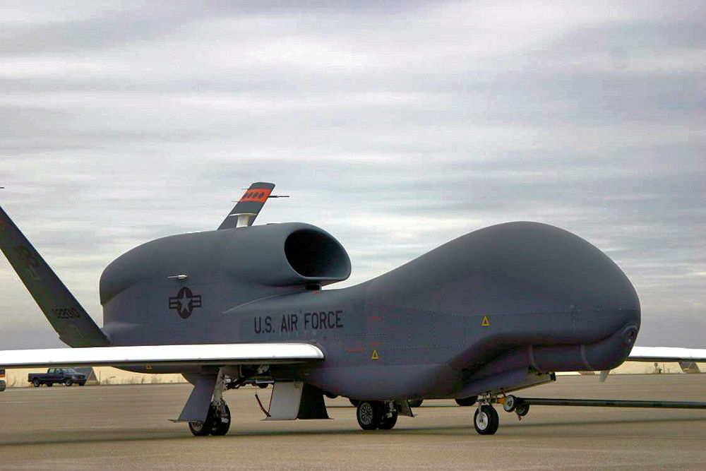 Nhật Bản cân nhắc khả năng hủy mua UAV RQ-4 Global Hawk