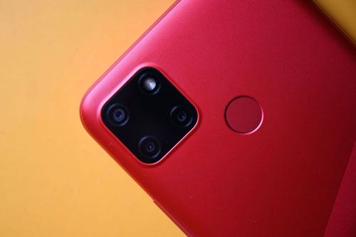Ảnh chi tiết smartphone chống nước, pin 6.000 mAh, RAM 3 GB, 3 camera sau, giá gần 3 triệu