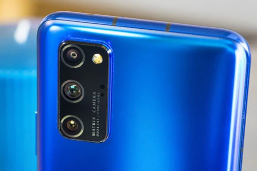 =7. Honor V30 Pro (122 điểm).