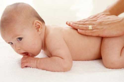 Cách điều trị rôm sảy ở trẻ em hiệu quả trong ngày nắng nóng mẹ nhất định phải biết