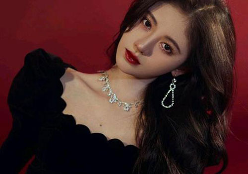 Đăng clip khoe mặt mộc, ‘mỹ nhân 4.000 năm’ Cúc Tịnh Y vô tình để lộ bằng chứng phẫu thuật thẩm mỹ