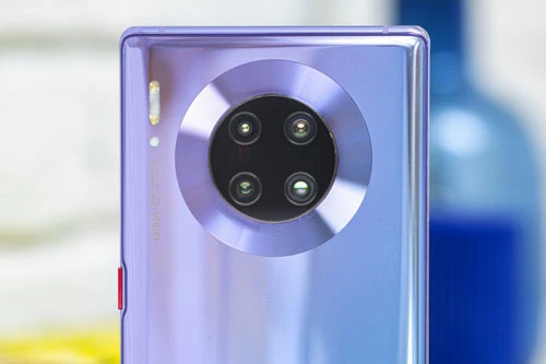 =9. Huawei Mate 30 Pro (121 điểm).