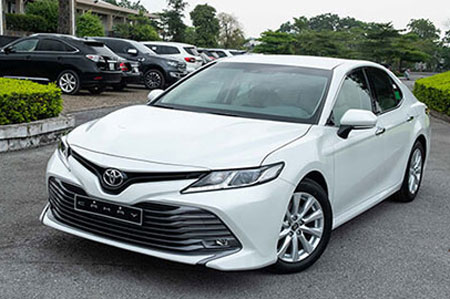 Toyota Camry vượt VinFast Lux A2.0 dẫn đầu xe hạng D, Honda Accord tiếp tục 'đội sổ'