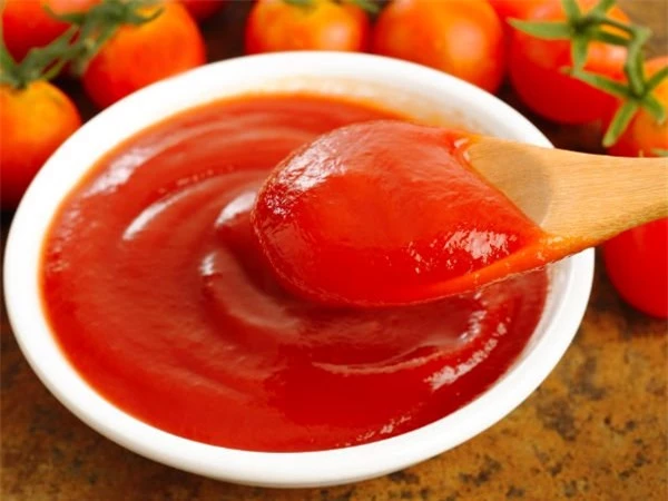 Để có cà chua dùng lâu bạn có thể làm sốt cà chua để dùng dần.