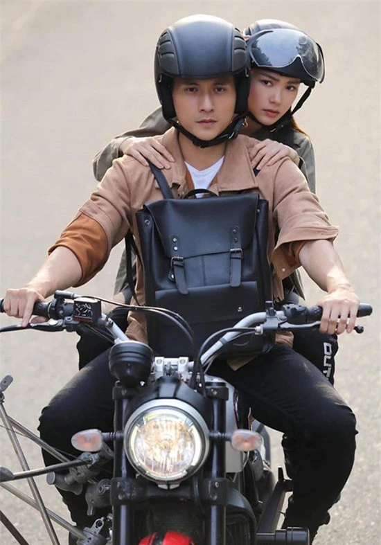 Lâm Bảo Châu diễn cặp cùng Minh Hằng trong phim Kẻ săn tin.
