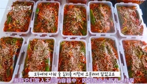 'Thư kí Kim' Park Min Young gây bất ngờ với hình ảnh vào bếp làm bánh, nhan sắc ở đời thường mới là điều đáng nói 7