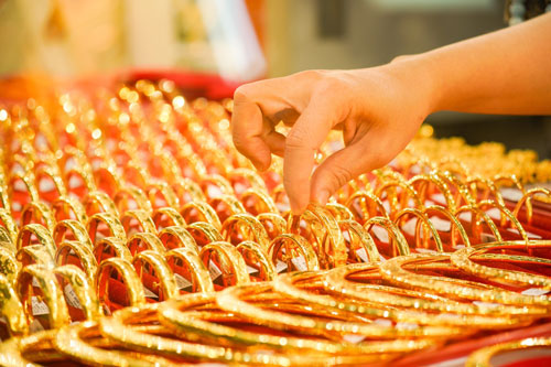 Giá vàng hôm nay (15/8): Giao dịch trên mốc 56 triệu đồng/lượng.