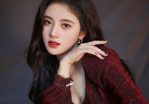 'Mỹ nữ 4.000 năm' Cúc Tịnh Y bị tố bệnh ngôi sao, đuổi người khỏi thang máy