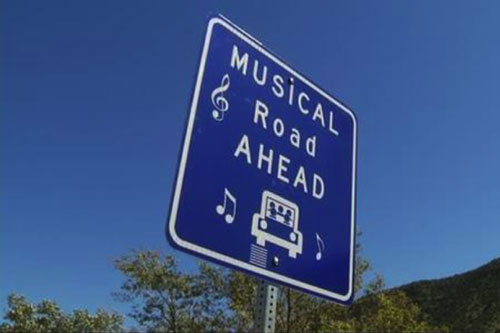 Kỳ lạ: Con đường bánh xe lăn tới đâu thì ngân lên các bản nhạc tới đó