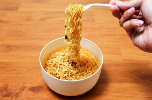Mỳ ăn liền có thể khiến trẻ tăng động và những nguy cơ từ việc ăn loại thực phẩm này