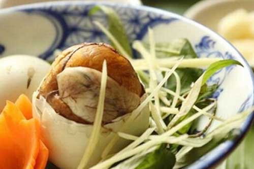 Sai lầm "chết người" khi ăn trứng vịt lộn nhưng nhiều người mắc