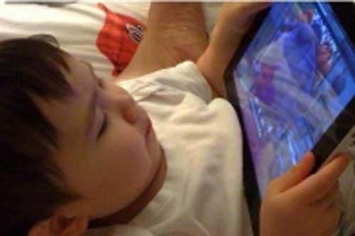 Chỉ đích danh 5 việc cực nguy hiểm mà cha mẹ vẫn "hồn nhiên" làm với con nhưng không biết tác hại của nó