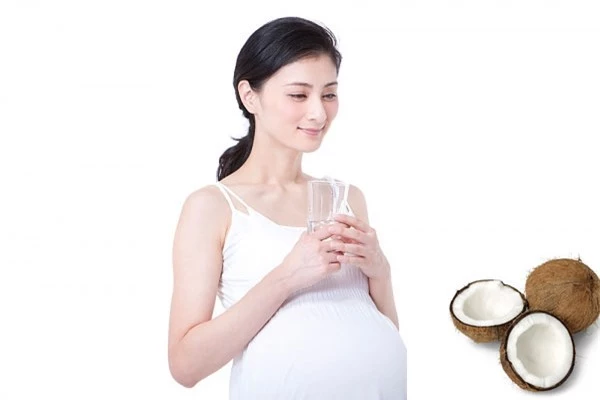 Uống đủ nước giúp mẹ bầu mang thai khỏe mạnh