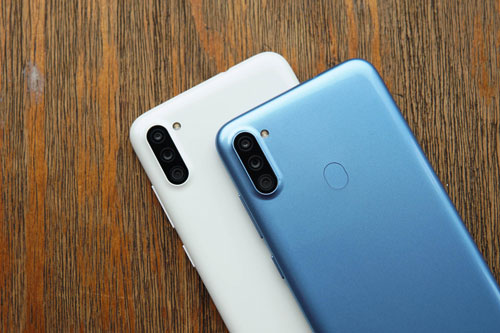 Cận cảnh smartphone Samsung 3 camera sau, pin 4.000 mAh, giá 3,69 triệu tại Việt Nam