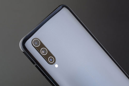 Smartphone 5G, RAM 12 GB, sạc 44W, tản nhiệt bằng chất lỏng, giá từ 10 triệu