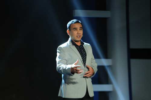 MC Quyền Linh khiến khán giả rơi nước mắt với chuyện "thằng điên"