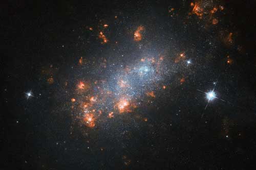  "Thiên hà hoa anh đào" nở rộ, phát ánh sáng hồng bí ẩn