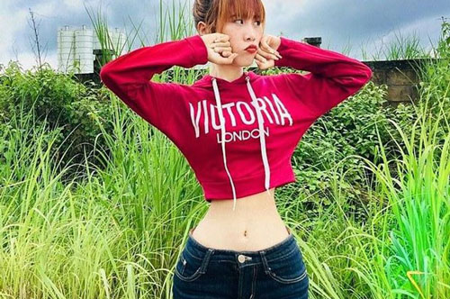 Cô gái nổi tiếng khắp mạng xã hội với vòng eo 37,8 cm