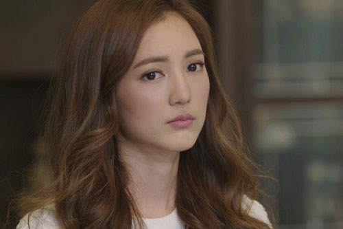 Vợ cũ của chồng hẹn nói chuyện rồi đưa ra mảnh giấy nhàu nhĩ khiến tôi điêu đứng