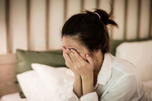 Chồng mất được một năm thì em chồng đến nhà đưa cho tôi bọc tiền hơn 1 tỷ đồng cùng lí do khiến tôi sững người