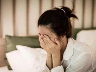 Chồng mất được một năm thì em chồng đến nhà đưa cho tôi bọc tiền hơn 1 tỷ đồng cùng lí do khiến tôi sững người