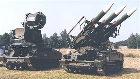 Radar và xe mang phóng tự hành của hệ thống tên lửa phòng không 2K12 Kub nguyên bản