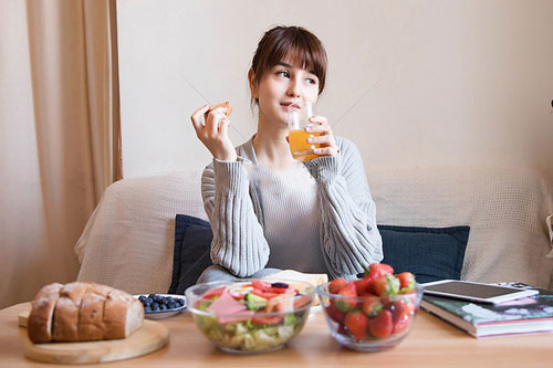 Những điều phụ nữ cần biết để chống lão hóa, tránh rụng tóc và tăng cân