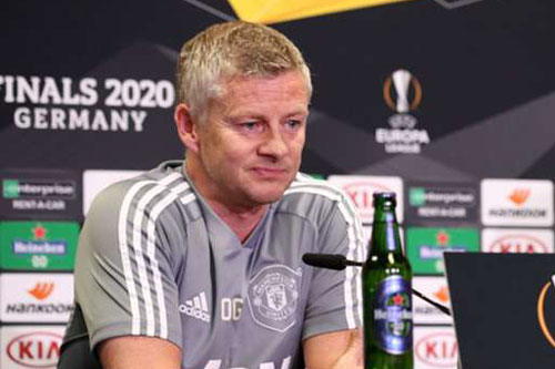Bán kết Europa League: Vì sao HLV Solskjaer kiên quyết không thay người tới... phút 87?