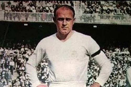 1. Di Stefano (thời gian thi đấu từ 1953 đến 1964).