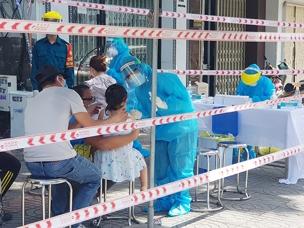 Đà Nẵng: Chính quyền địa phương đã “dễ dãi” với đám tang có 3 người mắc Covid-19 như thế nào?