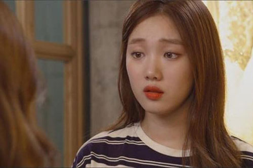 Từ ngày anh trai nằm liệt giường, đêm nào chị dâu cũng mặc diện ra ngoài, tôi bí mật bám theo để rồi choáng váng khi biết sự thật