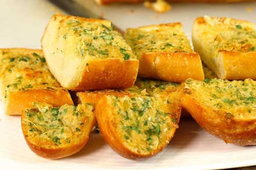 Cách làm bánh mỳ bơ tỏi tại nhà thơm ngon, hấp dẫn