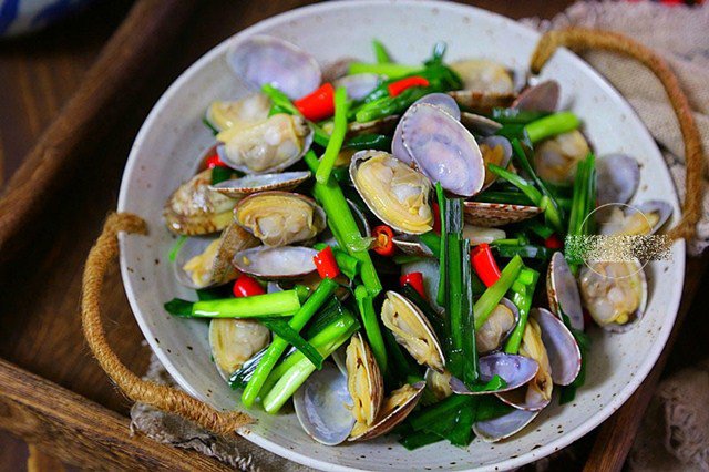 Ngao xào với loại lá này cho hương vị lạ miệng lại tuyệt ngon