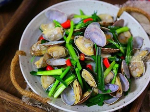 Ngao xào với loại lá này cho hương vị lạ miệng lại tuyệt ngon