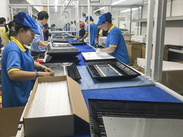 Doanh số bán tivi giá rẻ sụt giảm 30% do người dân tiết kiệm chi tiêu