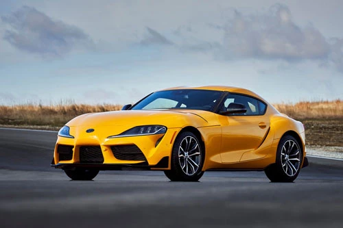 =4. Toyota Supra 3.0 2021 (giá khởi điểm: 50.990 USD, thời gian tăng tốc từ 0-96 km/h: 4 giây).