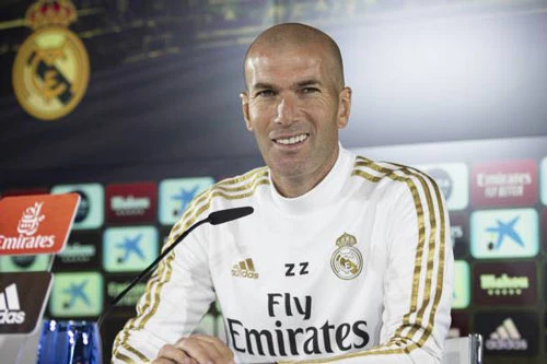 4. Zinedine Zidane (thời gian thi đấu từ 2001 đến 2006).