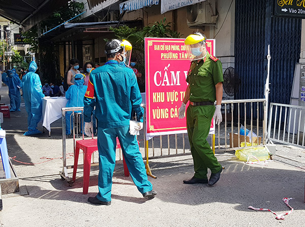 Đà Nẵng: Cán bộ công an, phụ nữ mang thai, người làm thiện nguyện… mắc Covid-19