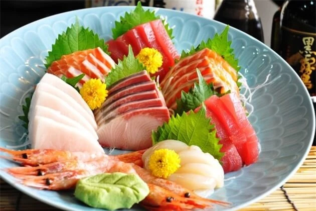 Sashimi không nên ăn nhiều
